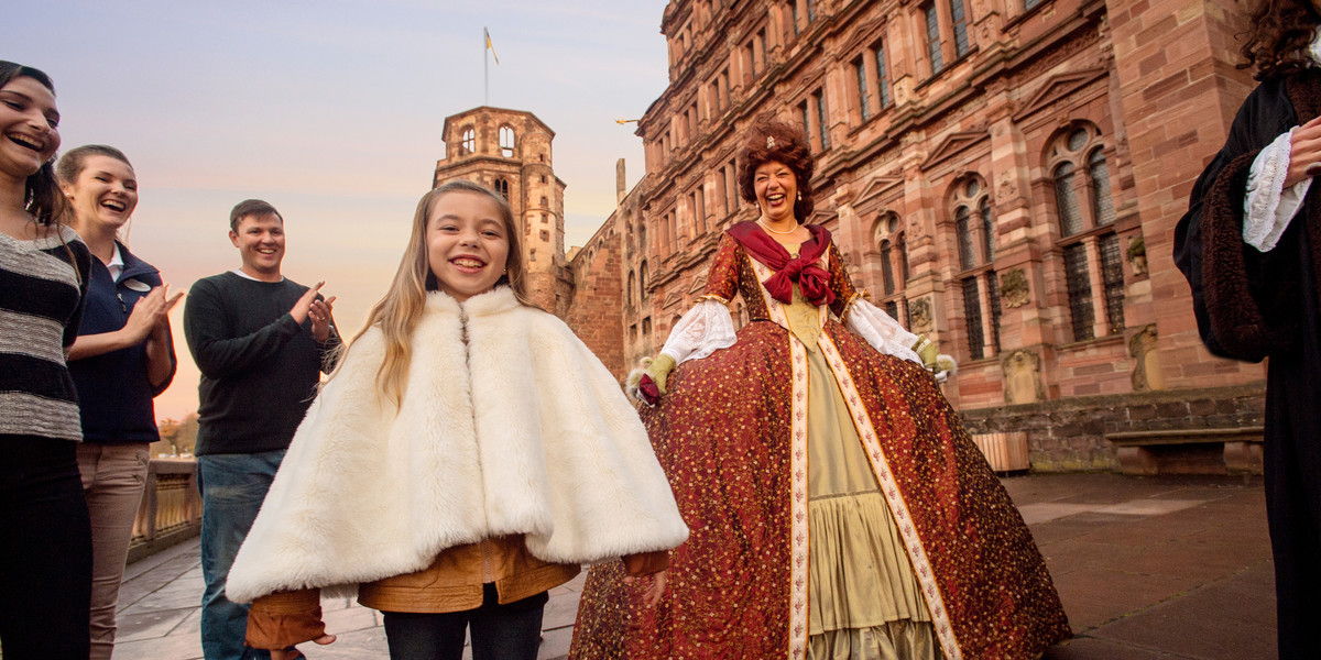 abd-rhine-gallery-07-costume-guided-tour-castle