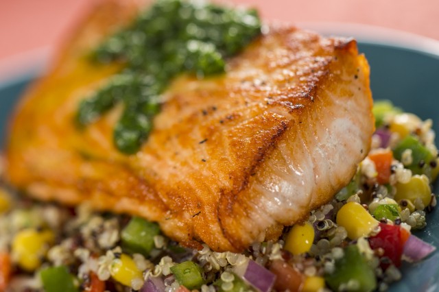 Salmon-and-Quinoa-Salad-0613ZW_0495MS-640x426